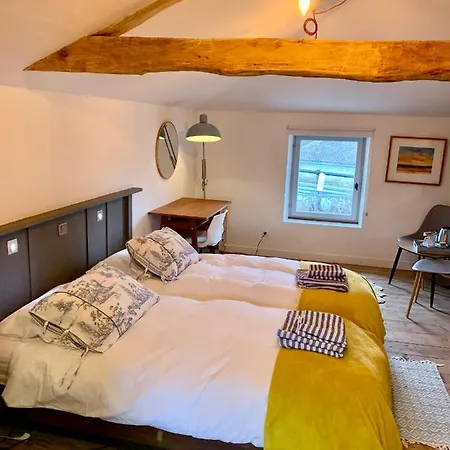La Rive D Hotes The Riverside Retreat *
